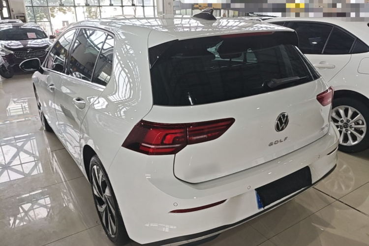 Volkswagen Golf 2025 car image #5