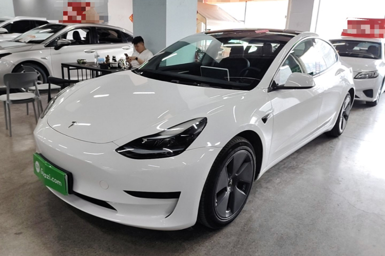 Tesla Model 3 2023 car image #2