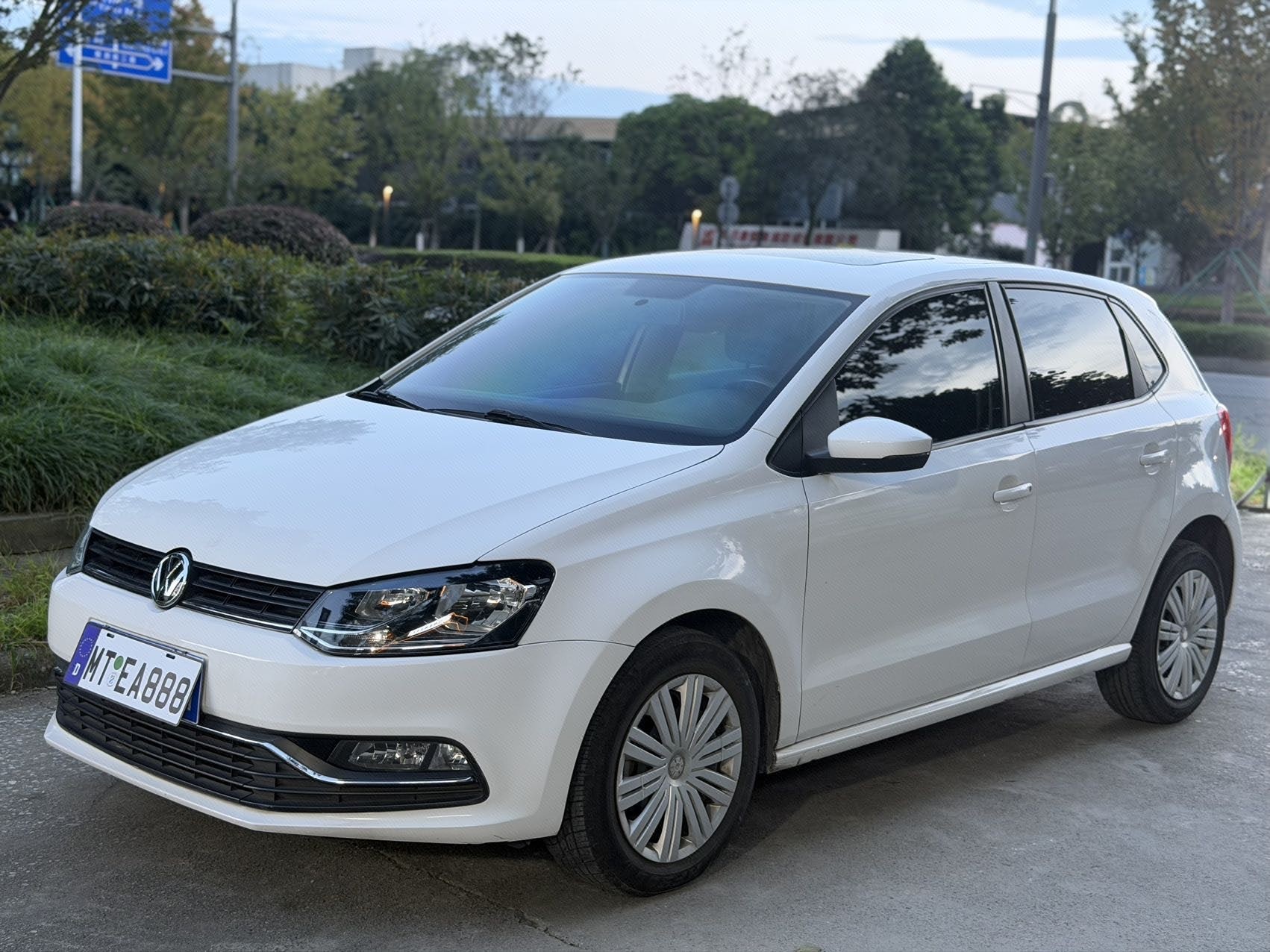 Volkswagen Polo 2017 car image 