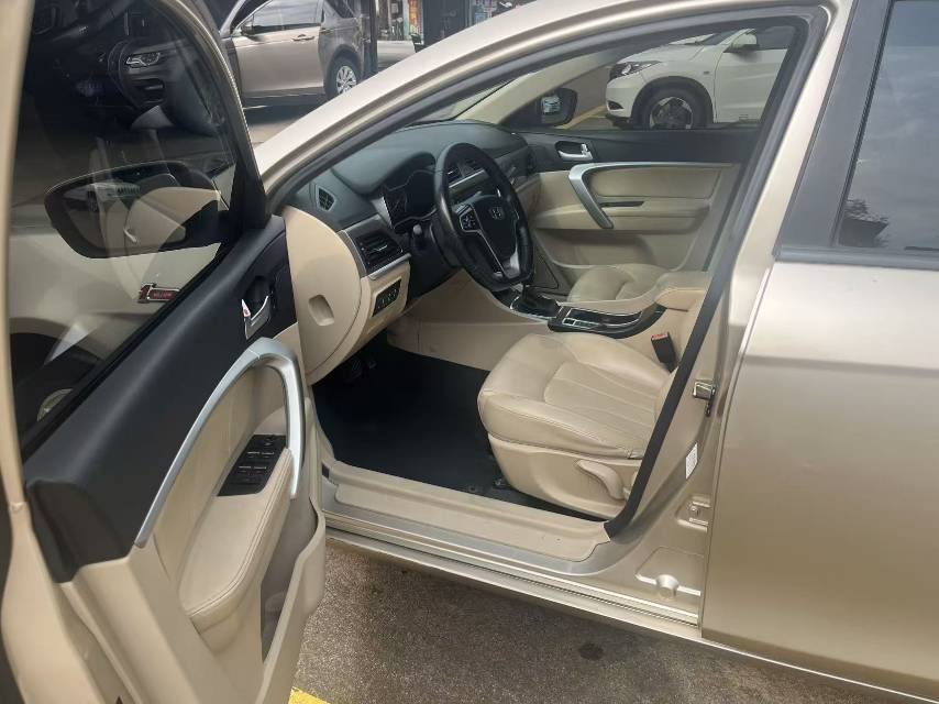 GEELY Emgrand 2017 car image #9