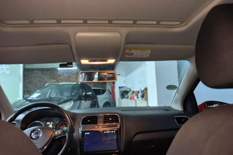 Volkswagen Polo 2016 car image #18