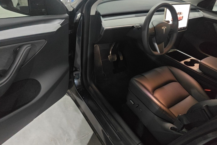 Tesla Model Y 2024 #16 Tesla Model Y 2024 car image #16