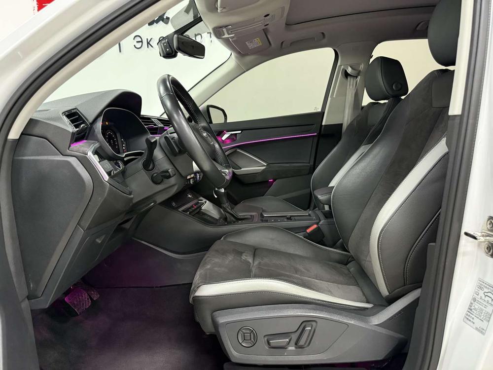 Audi Q3 2022 car image #18