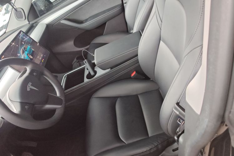Tesla Model Y 2023 car image #22