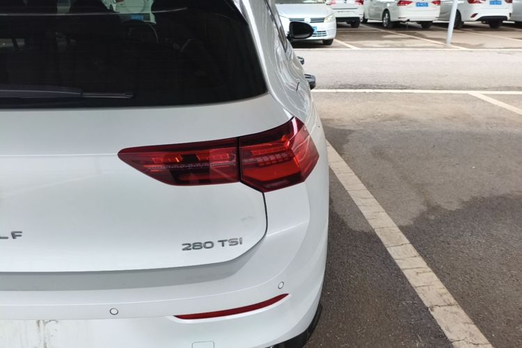 Volkswagen Golf 2023 car image #8