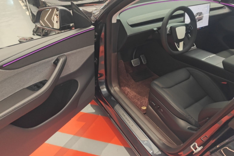 Tesla Model Y 2025 #16 Tesla Model Y 2025 car image #16