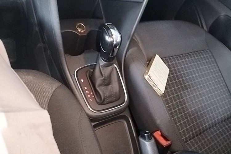 Volkswagen Polo 2015 car image #14