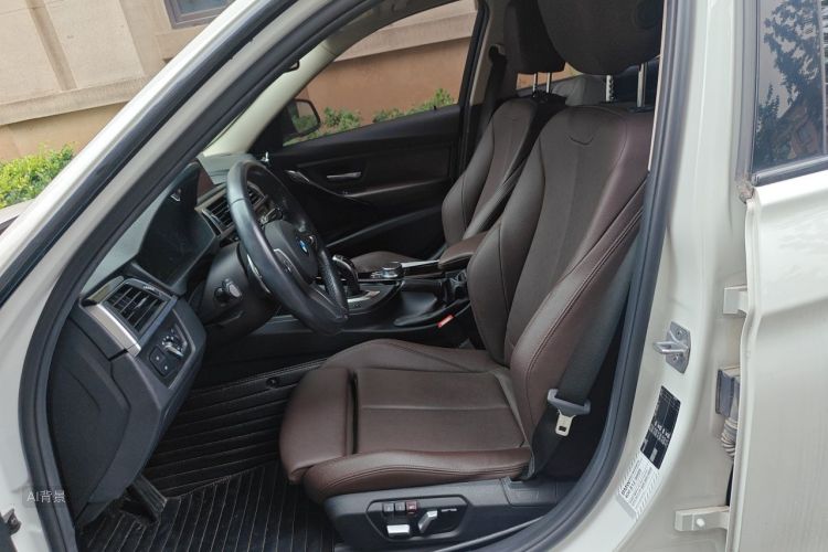 BMW 3 Series 2018 car image #17