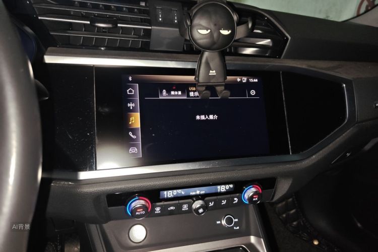 Audi Q3 2019 #15 Audi Q3 2019 car image #15