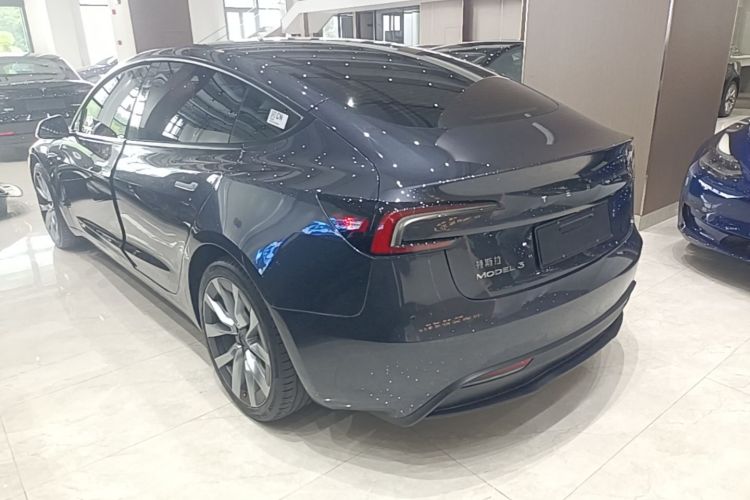Tesla Model 3 2025 car image #5