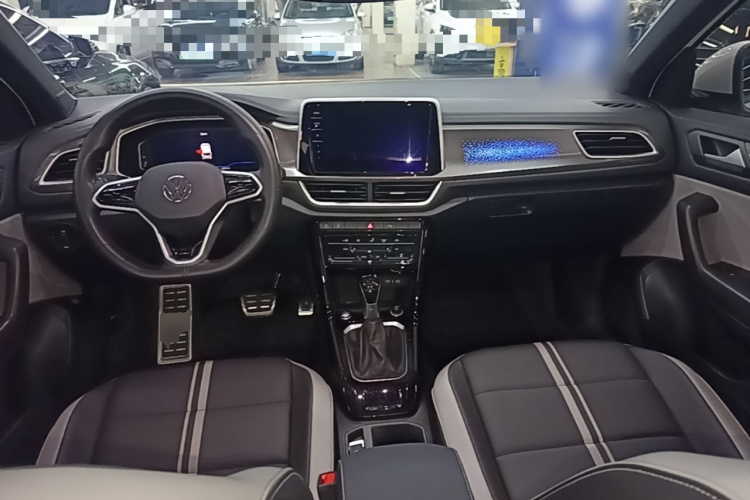 Volkswagen T-Roc 2024 car image #11