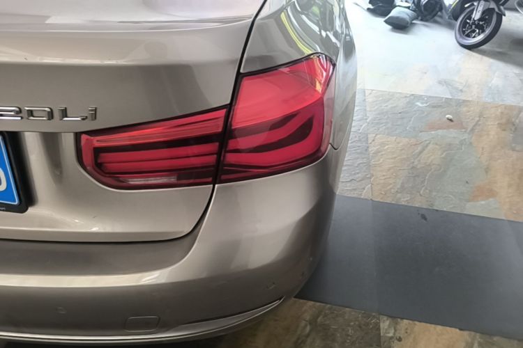 BMW 3 Series 2019 car image #8