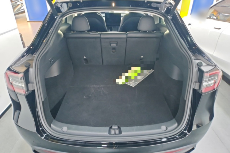 Tesla Model Y 2023 #19 Tesla Model Y 2023 car image #19