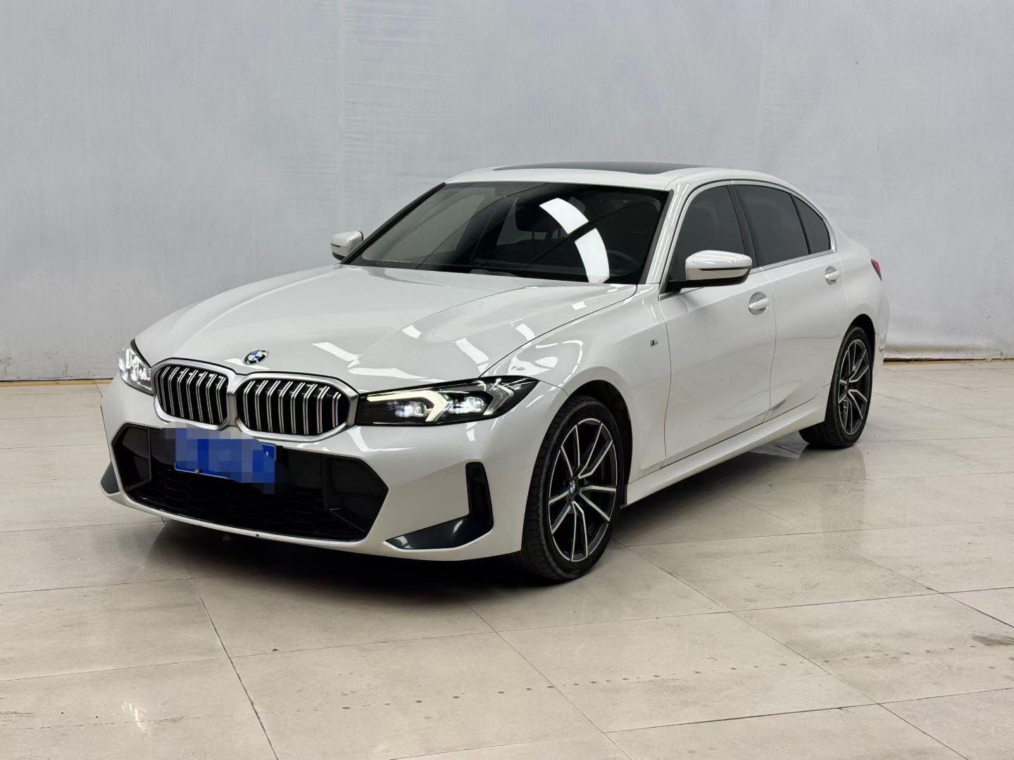 BMW 3 Series 2022 immagine di auto 