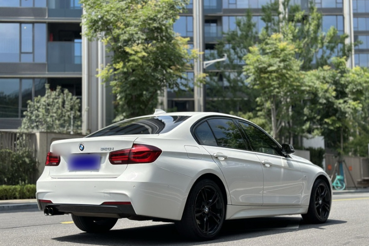 BMW 3 Series 2018 #3 BMW 3 Series 2018 car image #3