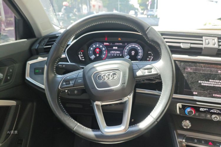 Audi Q3 2021 car image #12