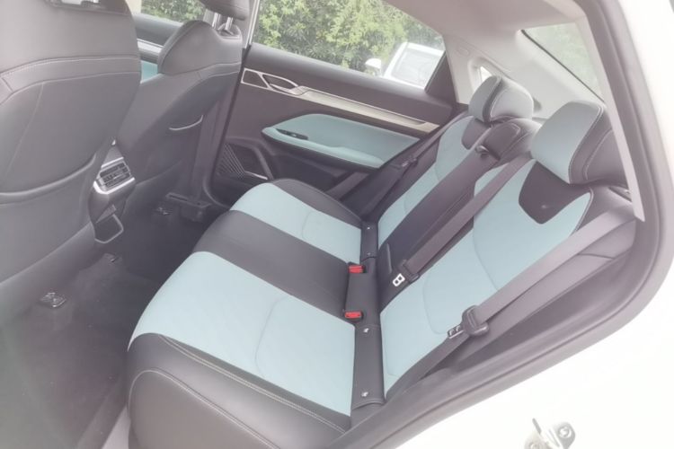GEELY Emgrand L 2022 car image #13