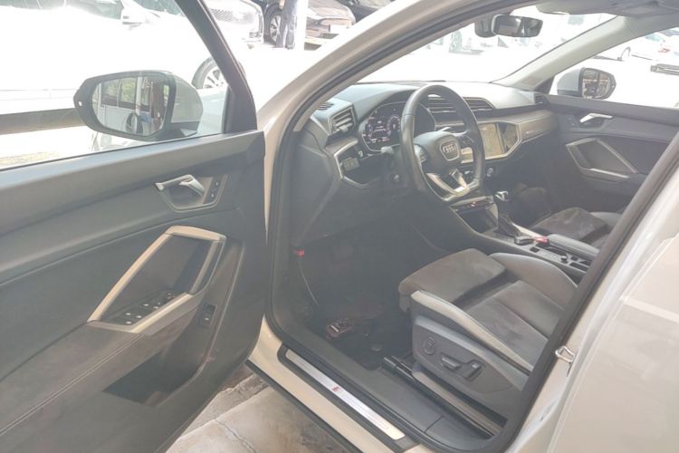 Audi Q3 2019 #16 Audi Q3 2019 car image #16
