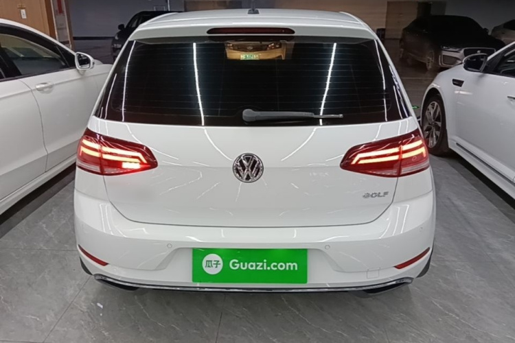 Volkswagen Golf 2019 car image #6
