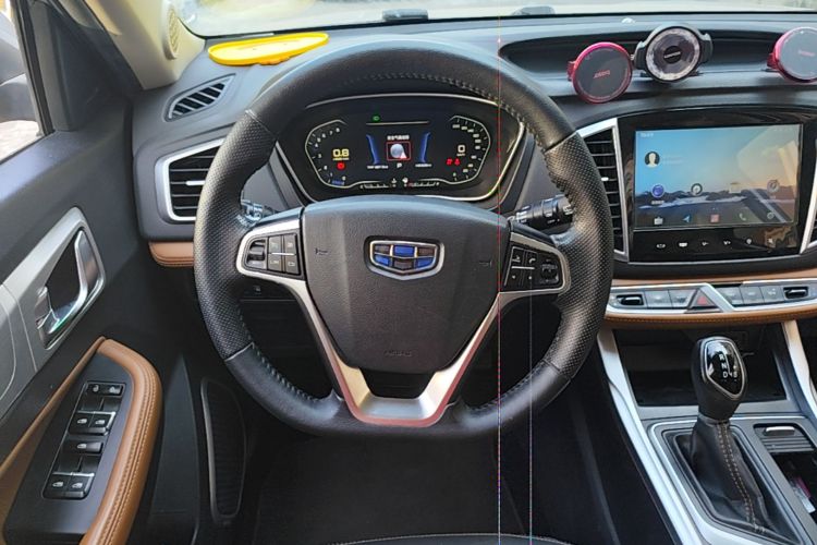 GEELY Vision X6 2018 immagine di auto #12