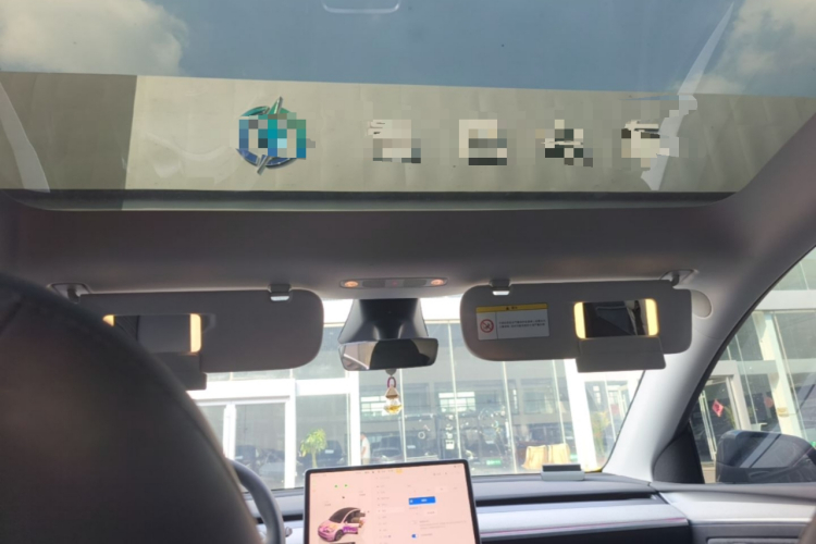 Tesla Model Y 2024 car image #18