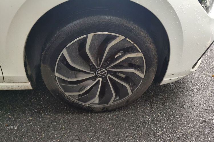 Volkswagen Golf 2024 car image #9