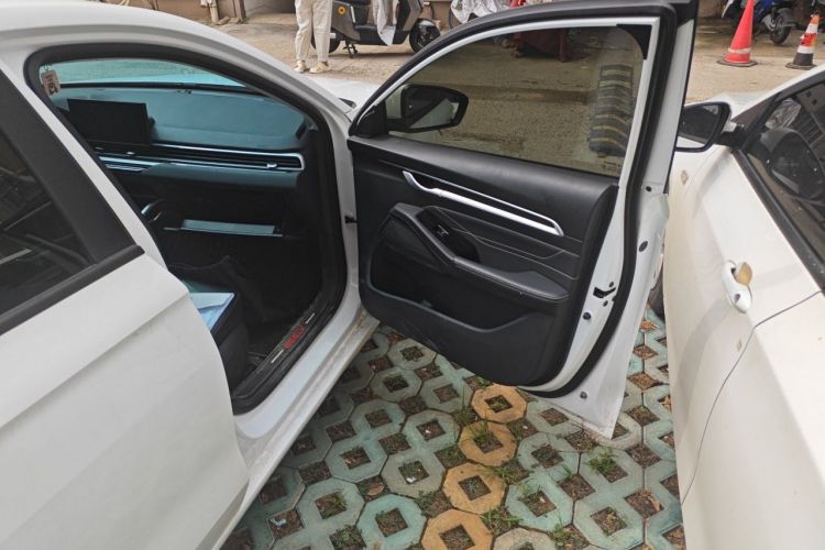 GEELY Emgrand 2024 #27 GEELY Emgrand 2024 car image #27