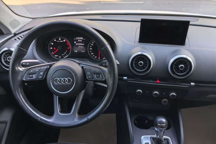 Audi A3 2019 car image #14