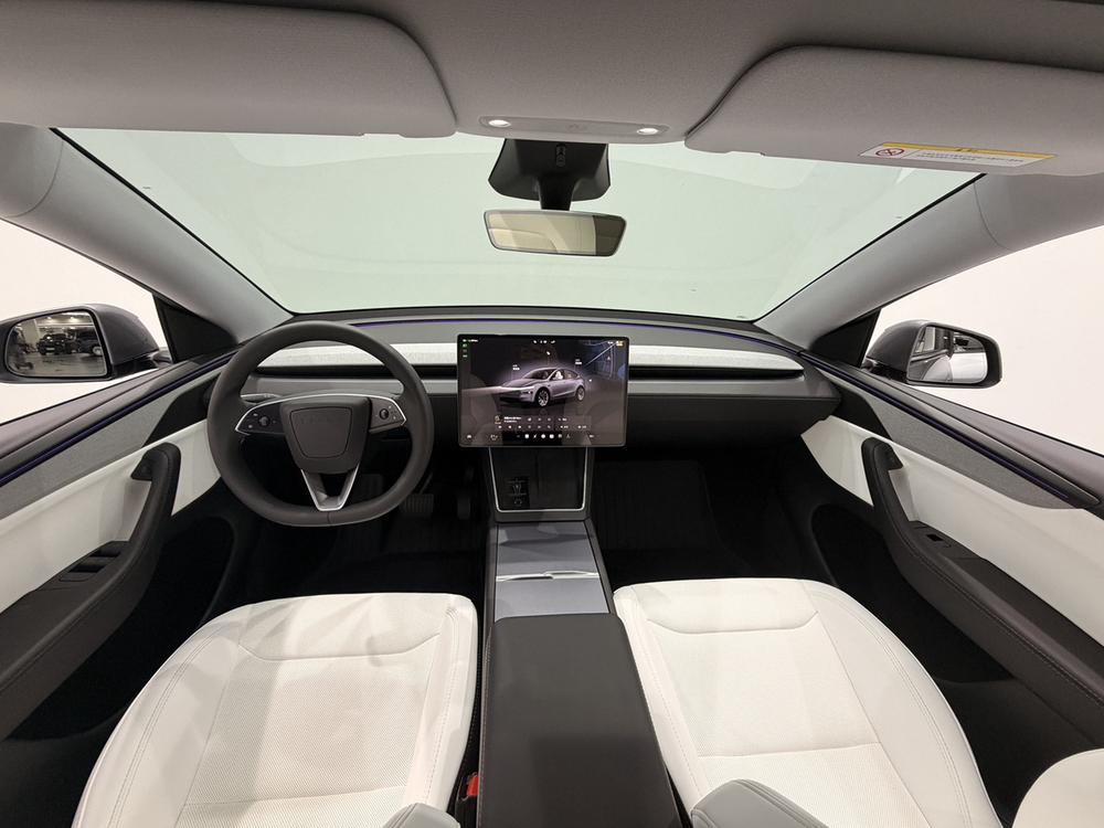 Tesla Model Y 2025 #11 Tesla Model Y 2025 car image #11