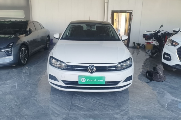 Volkswagen Polo 2022 car image #3