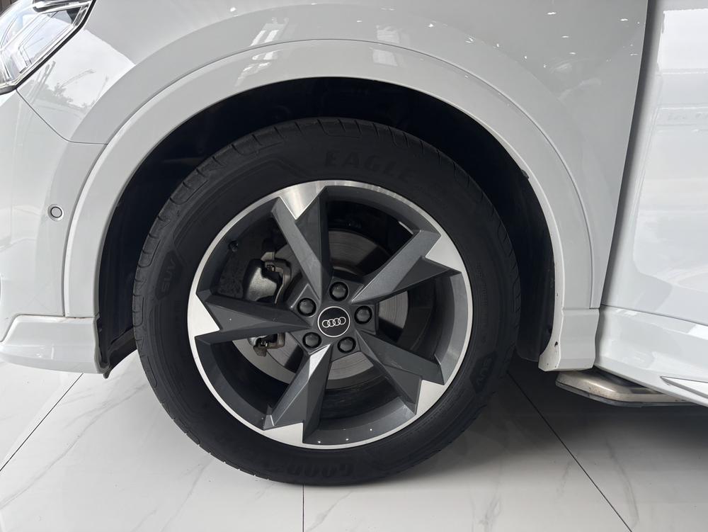 Audi Q3 2022 car image #16