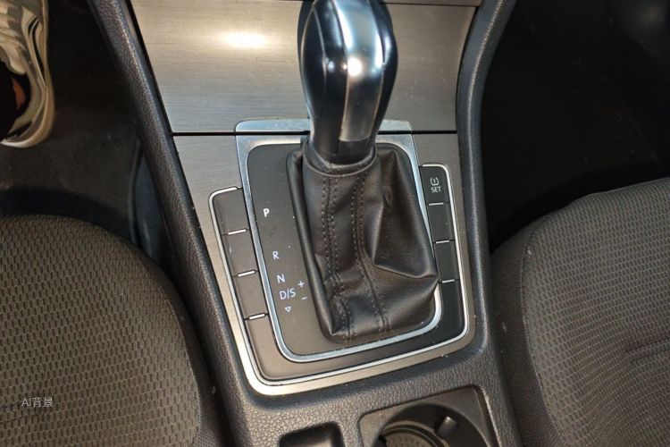 Volkswagen Golf 2015 car image #16