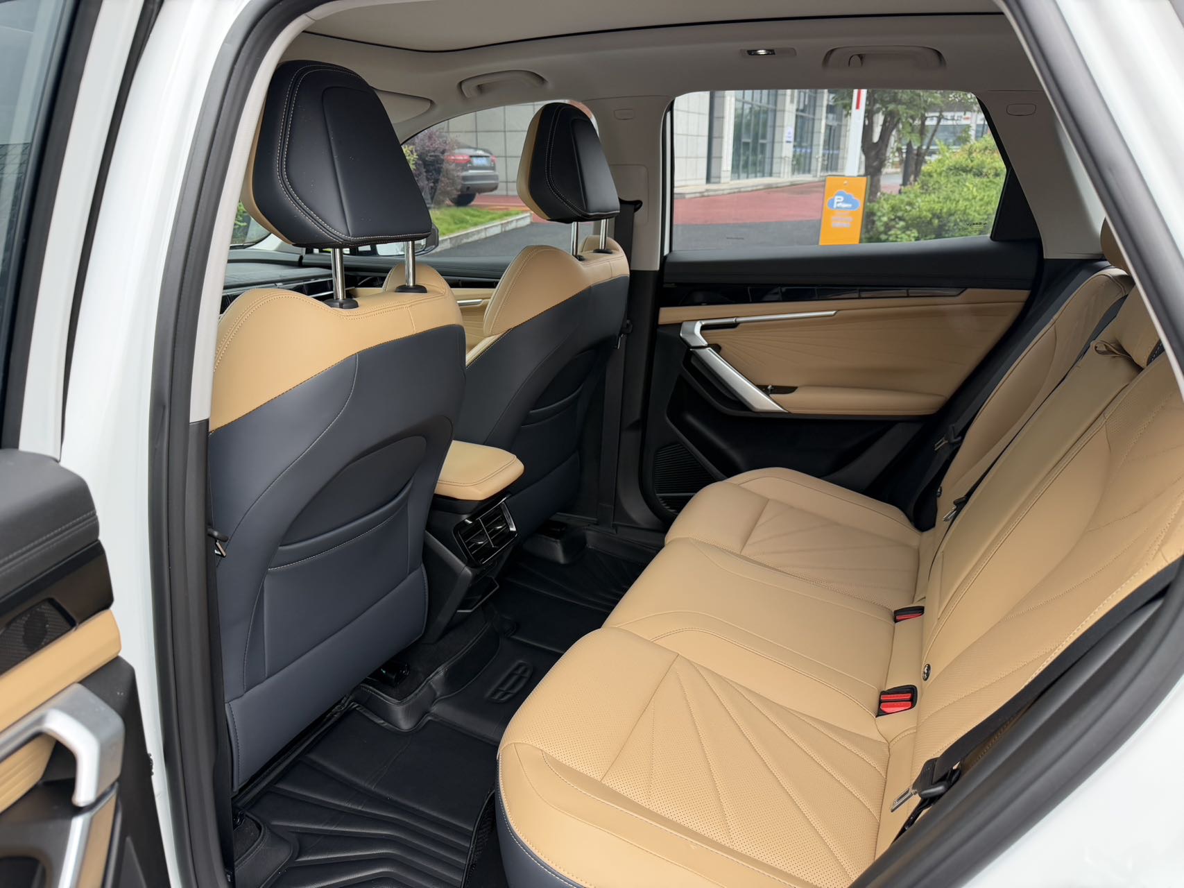 GEELY Boyue L 2023 car image #5