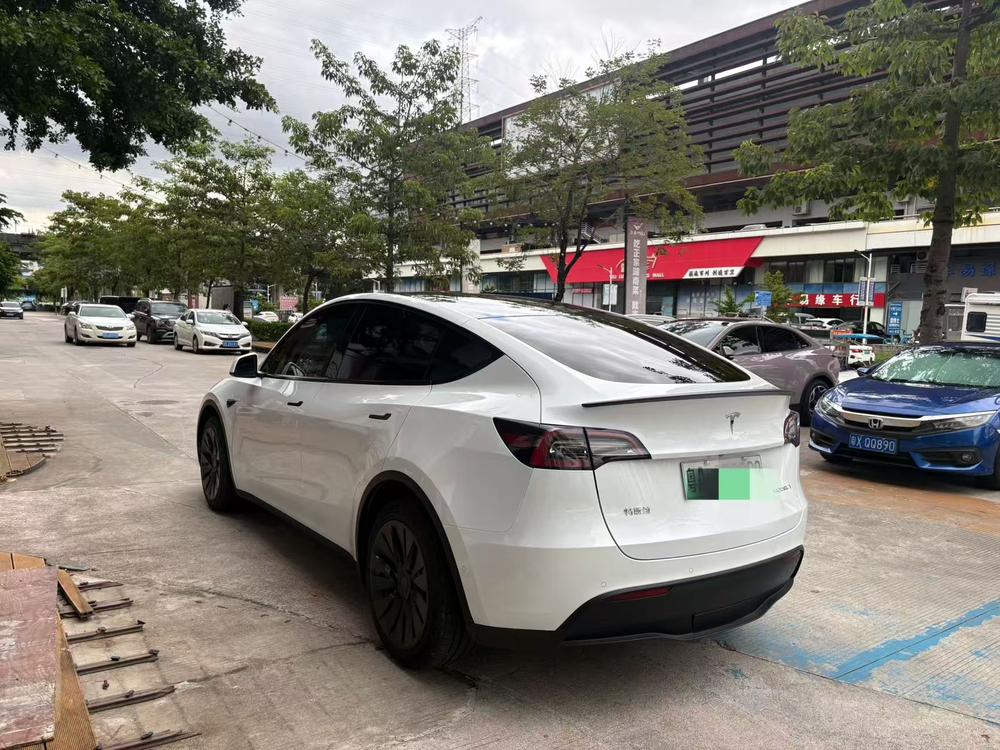Tesla Model Y 2023 car image #5
