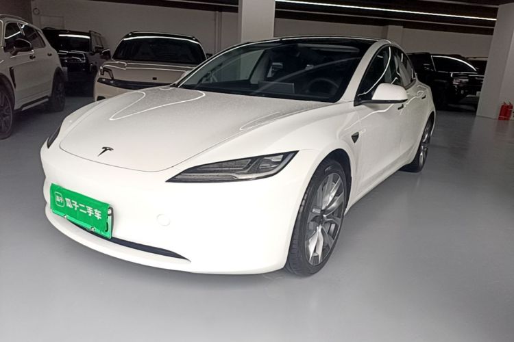 Tesla Model 3 2026 car image #2