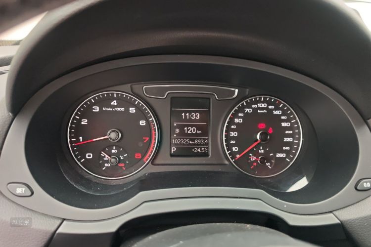 Audi Q3 2017 car image #13