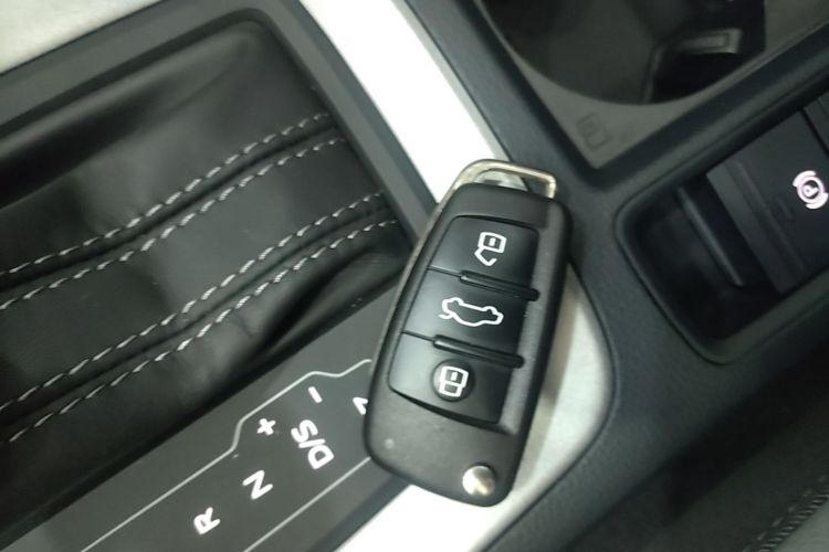 Audi Q3 2022 car image #9