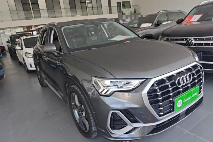 Audi Q3 2022 car image #4