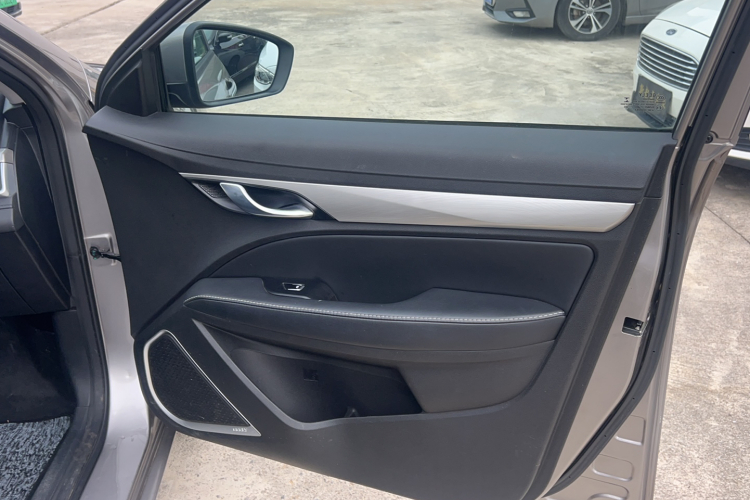GEELY Emgrand 2020 #30 GEELY Emgrand 2020 car image #30