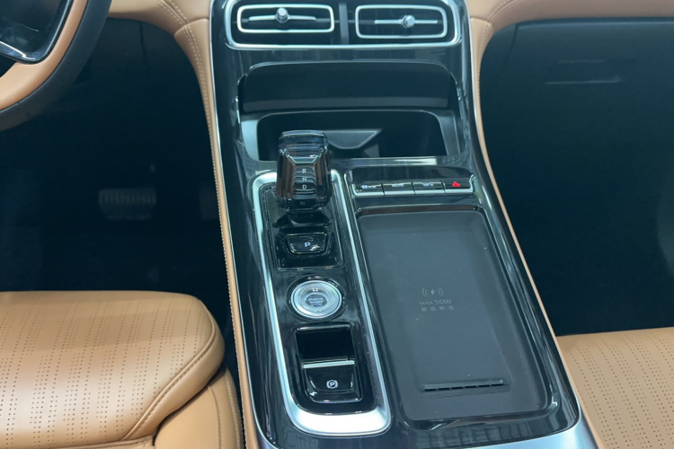 GEELY Boyue L 2025 car image #16