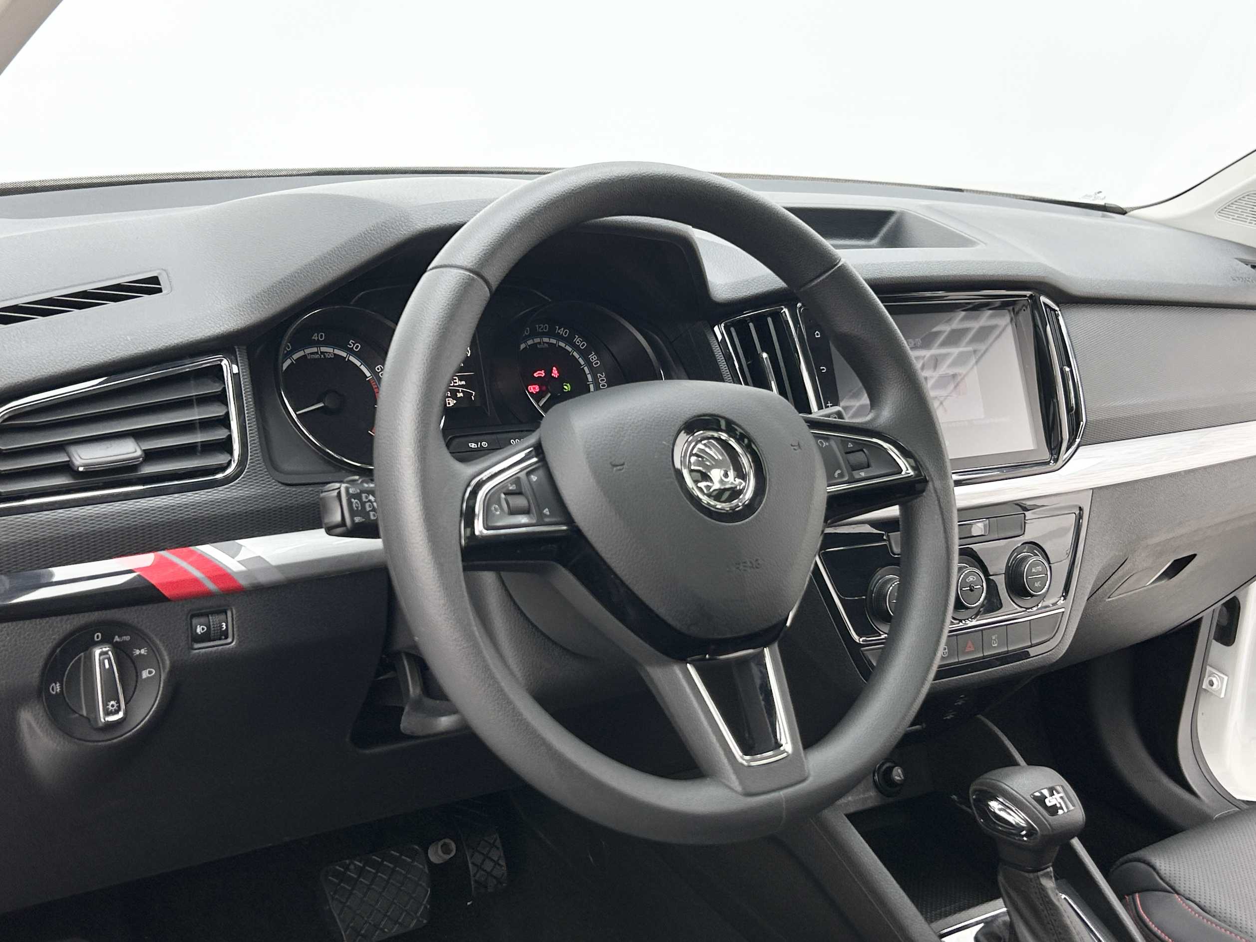 Skoda Kamiq 2024 immagine di auto #5