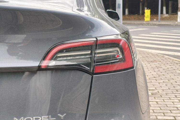 Tesla Model Y 2021 #8 Tesla Model Y 2021 car image #8