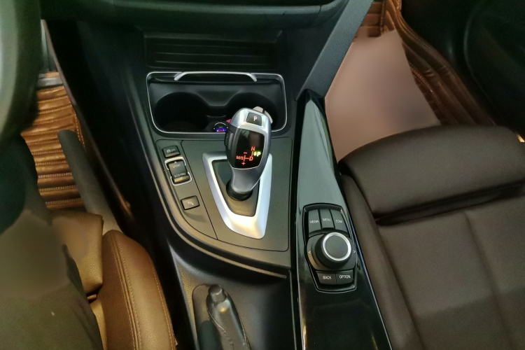 BMW 3 Series 2018 #19 BMW 3 Series 2018 car image #19
