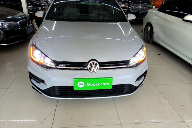 Volkswagen Golf 2020 car image #3