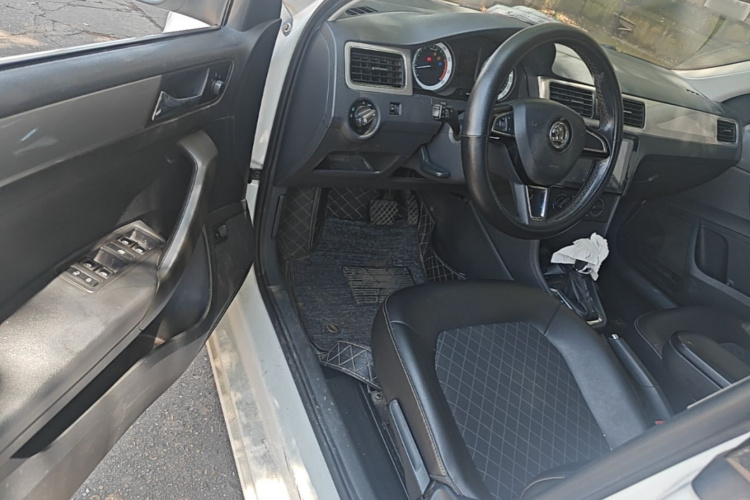 Skoda Rapid 2019 #16 Skoda Rapid 2019 image de voiture #16