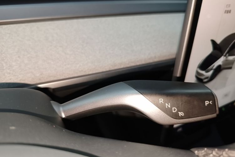 Tesla Model Y 2023 #14 Tesla Model Y 2023 car image #14