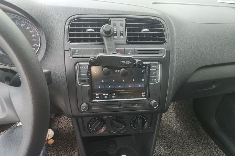 Volkswagen Polo 2018 car image #13