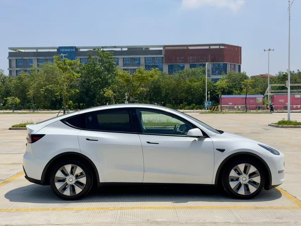 Tesla Model Y 2021 #8 Tesla Model Y 2021 car image #8