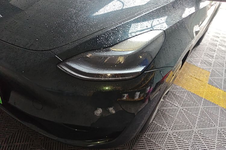 Tesla Model Y 2023 car image #23