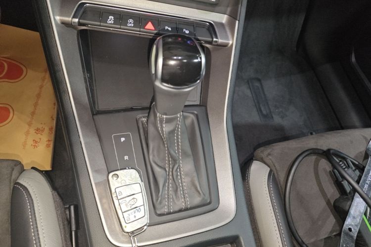 Audi Q3 2021 car image #14